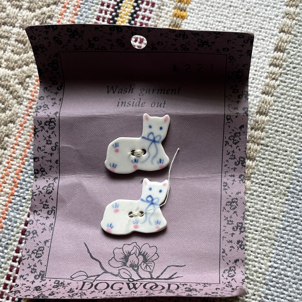 Dogwood Cat Shaped Buttons